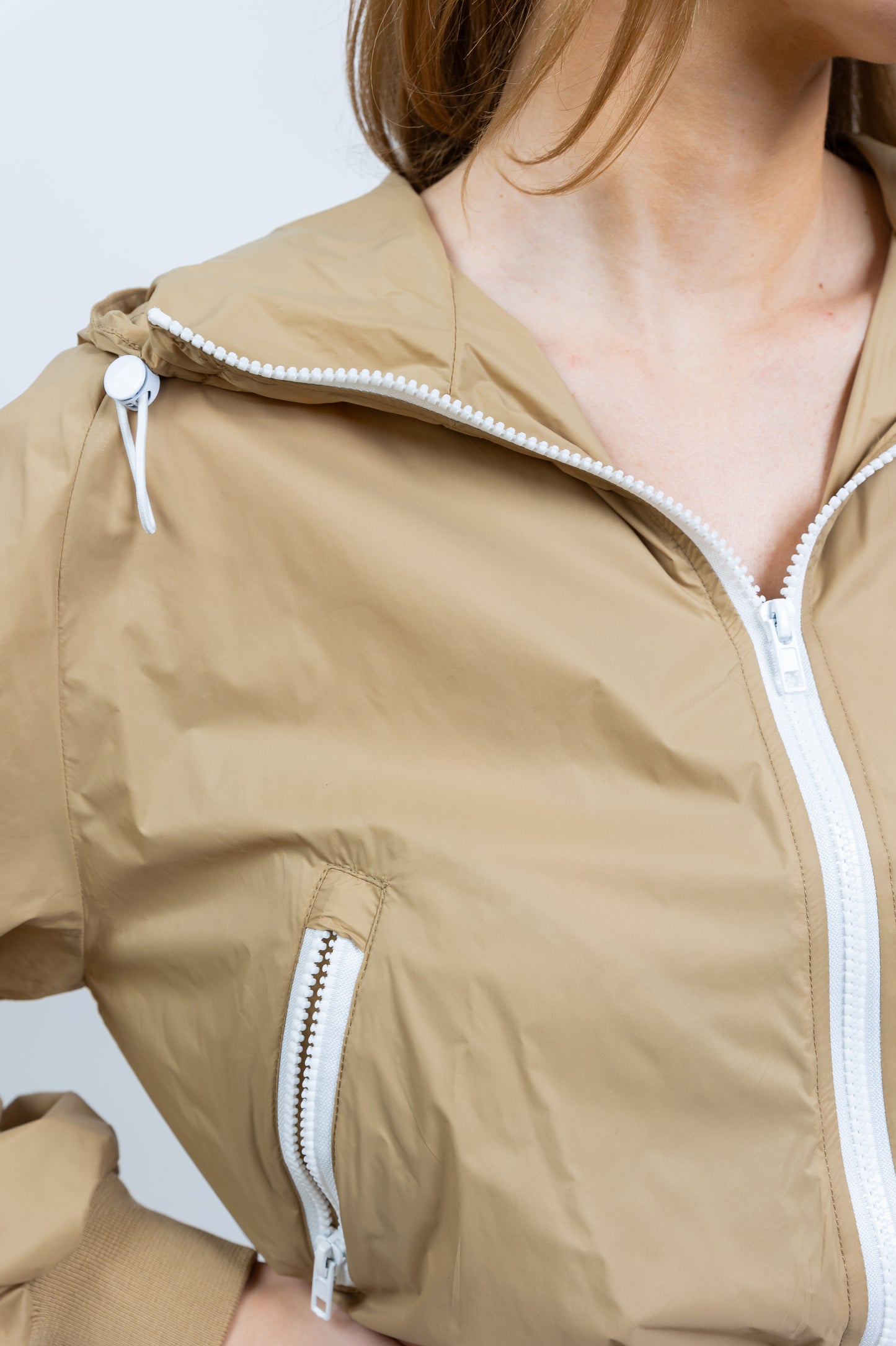 VESTE SPORT COUPE-VENT À CAPUCHE