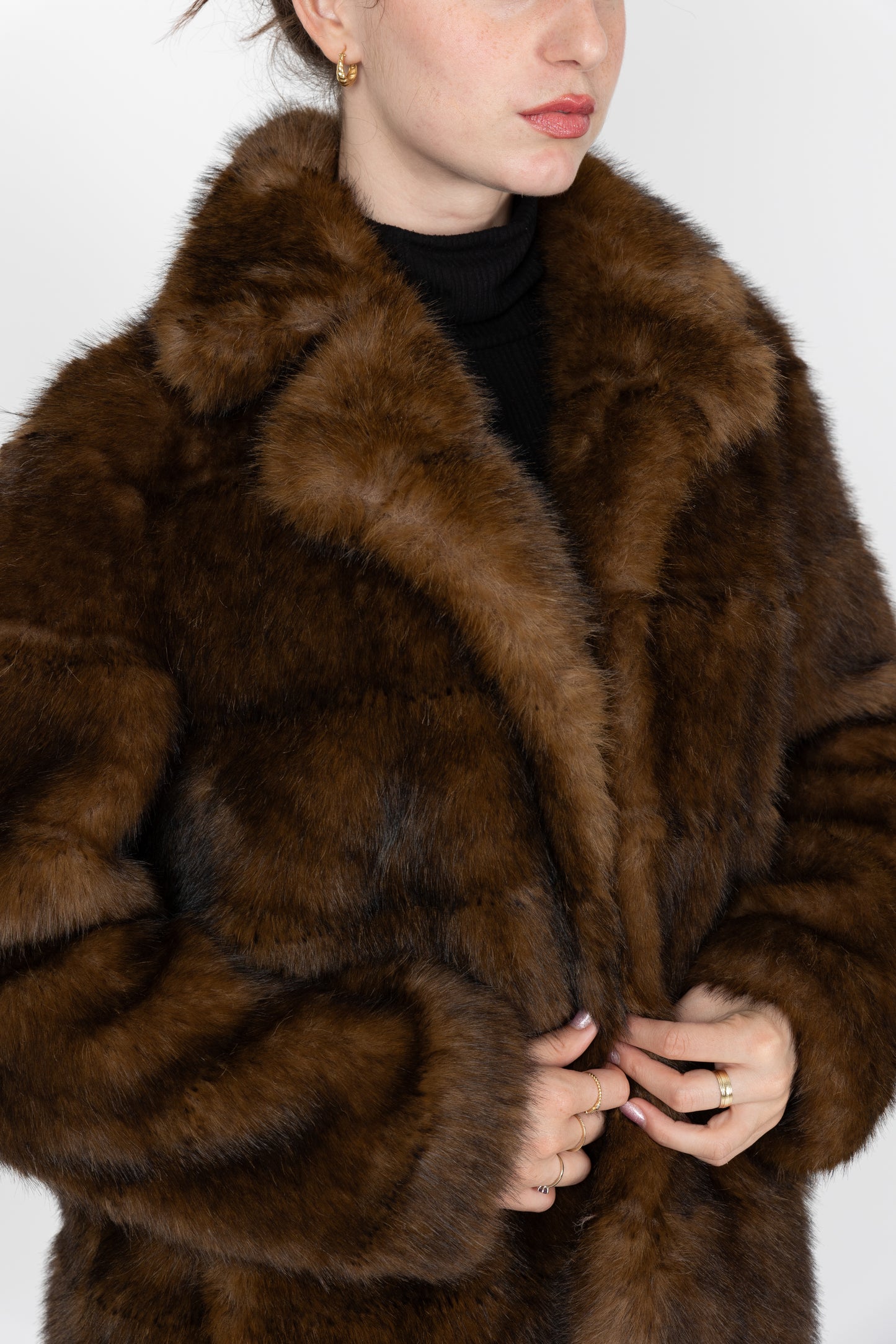 MANTEAU EN FAUSSE FOURRURE À RAYURES