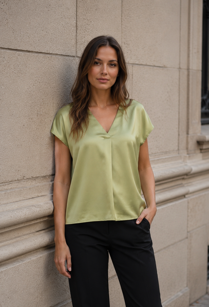 BLOUSE SATINÉE À MANCHES COURTES