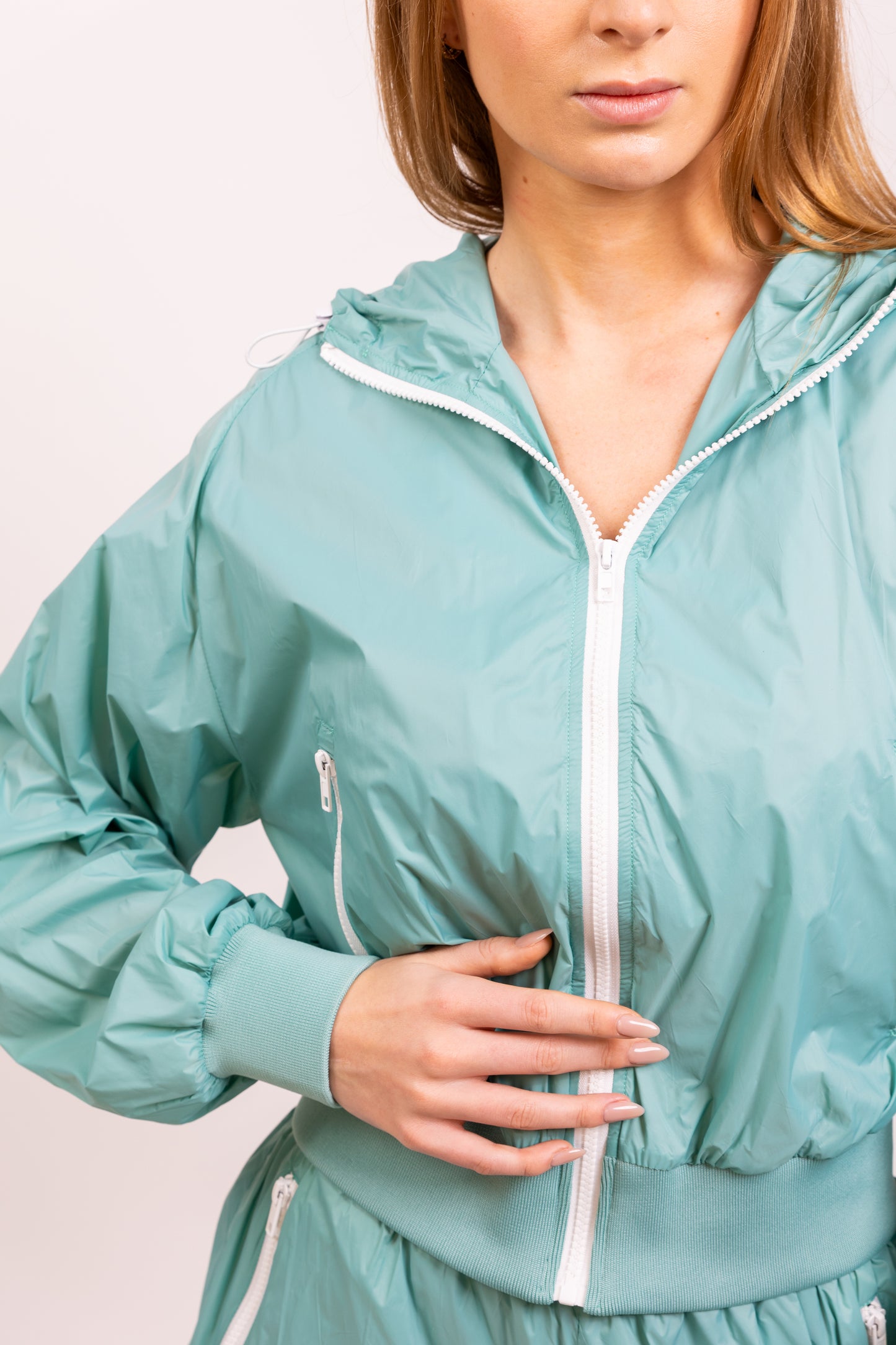 VESTE SPORT COUPE-VENT À CAPUCHE