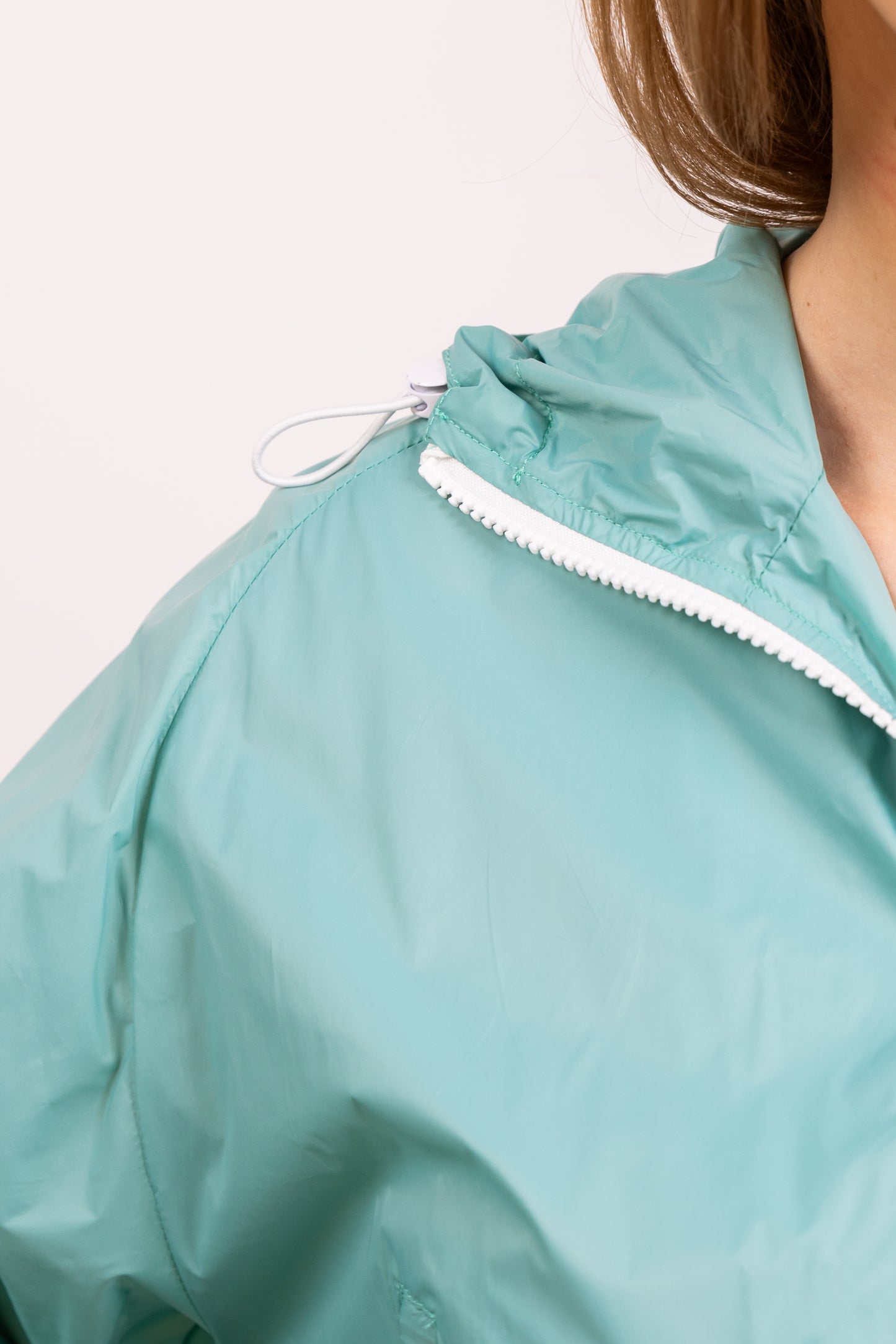 VESTE SPORT COUPE-VENT À CAPUCHE