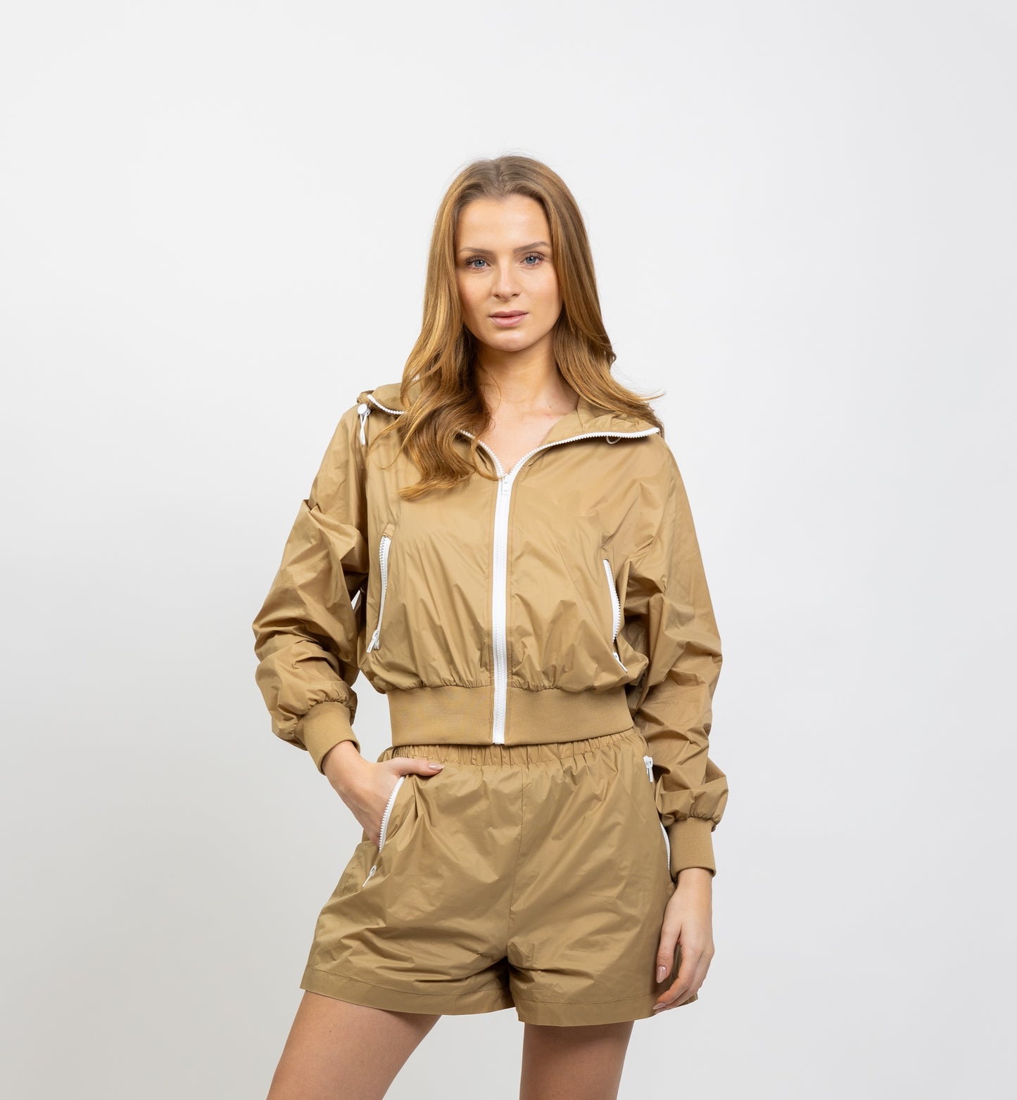 VESTE SPORT COUPE-VENT À CAPUCHE