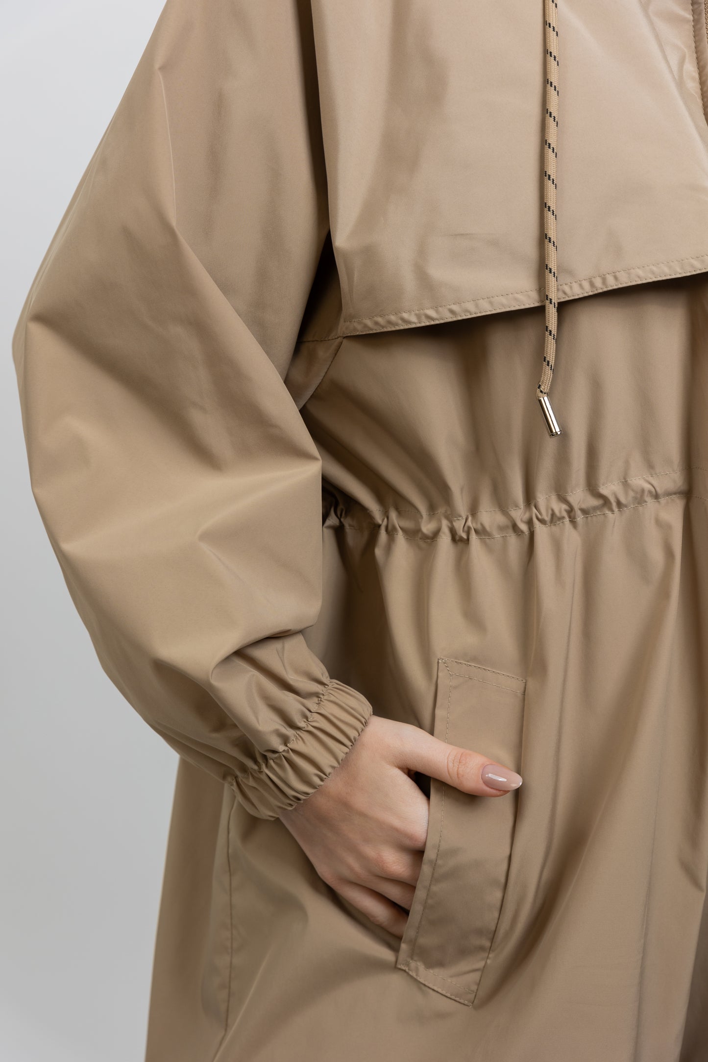 PARKA LÉGÈRE À CAPUCHE