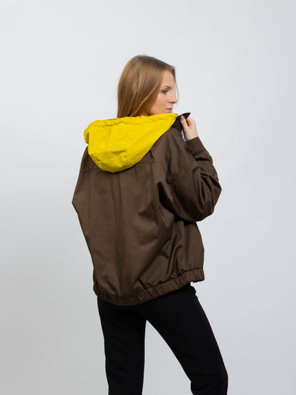 BLOUSON À CAPUCHE AMOVIBLE CONTRASTÉE