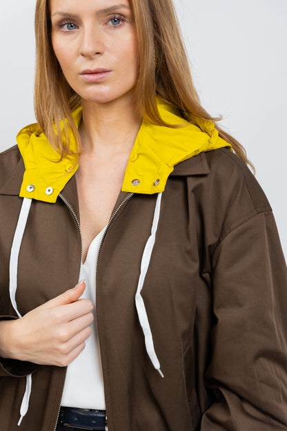 BLOUSON À CAPUCHE AMOVIBLE CONTRASTÉE