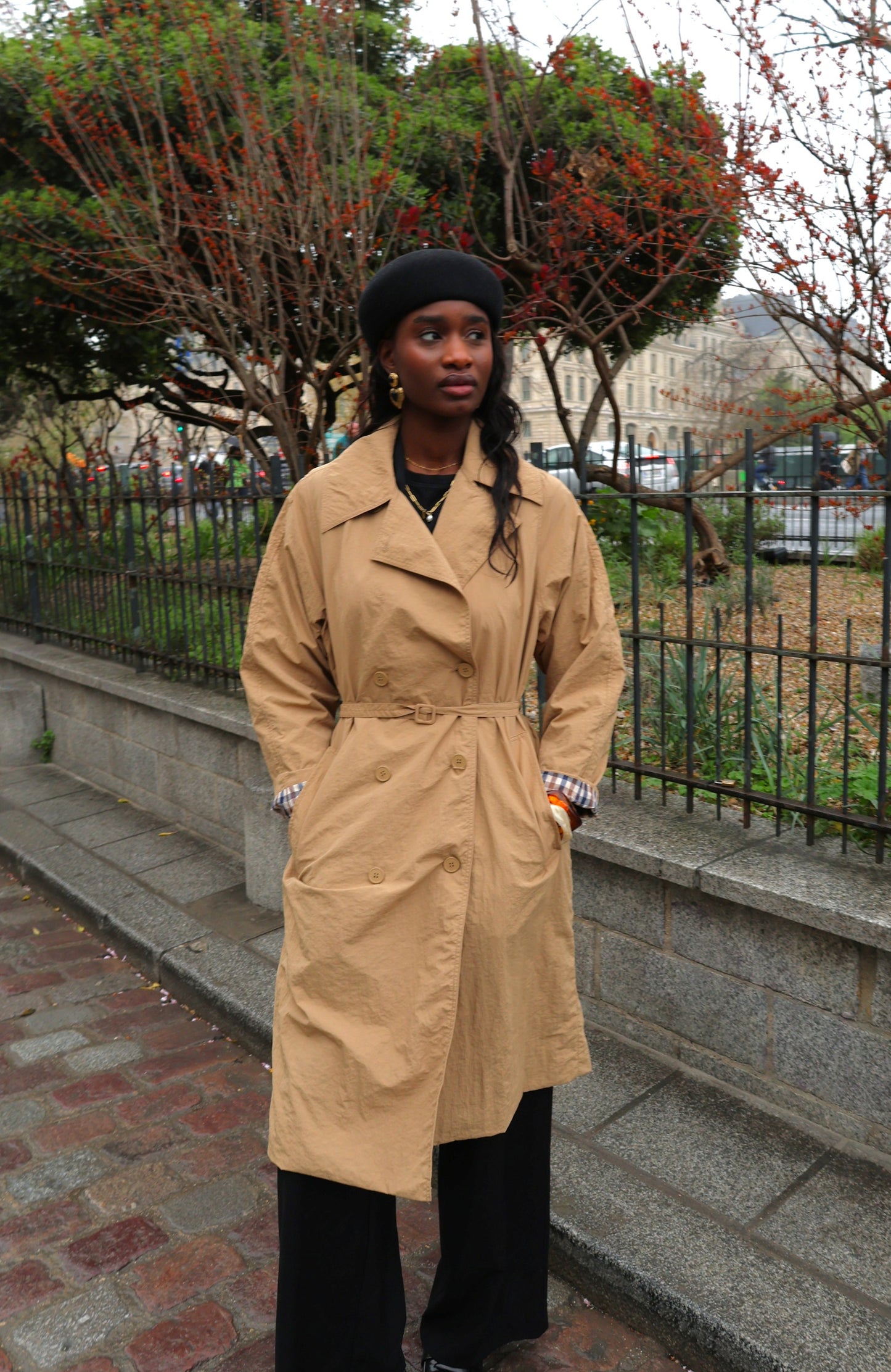 TRENCH LONG À CEINTURE ET DOUBLURE CARREAUX