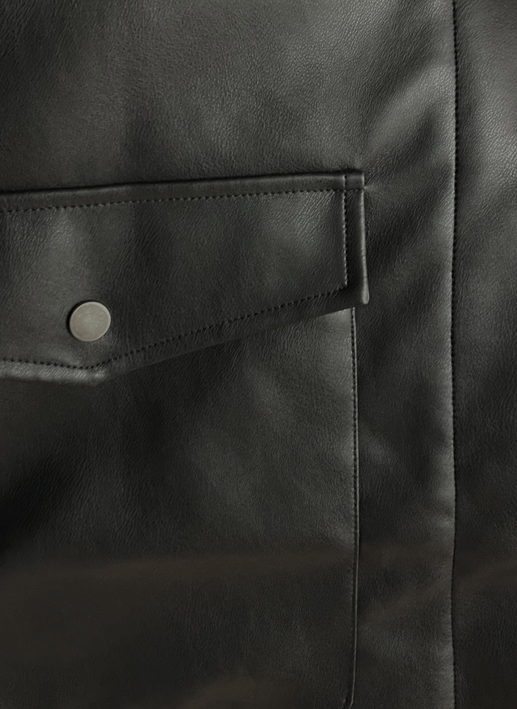 VESTE UTILITAIRE MI-LONGUE EN SIMILICUIR