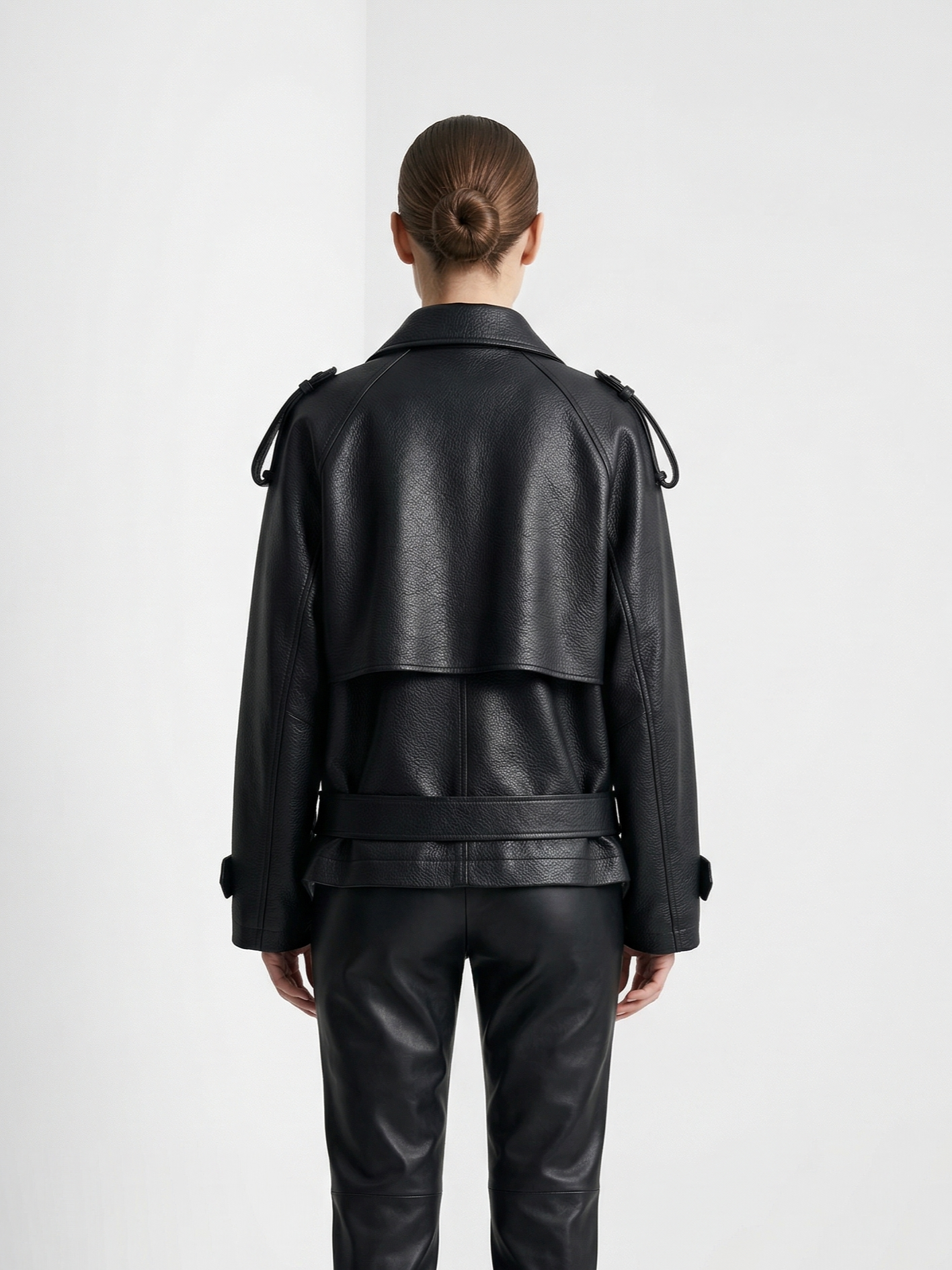 VESTE EN SIMILICUIR À CEINTURE