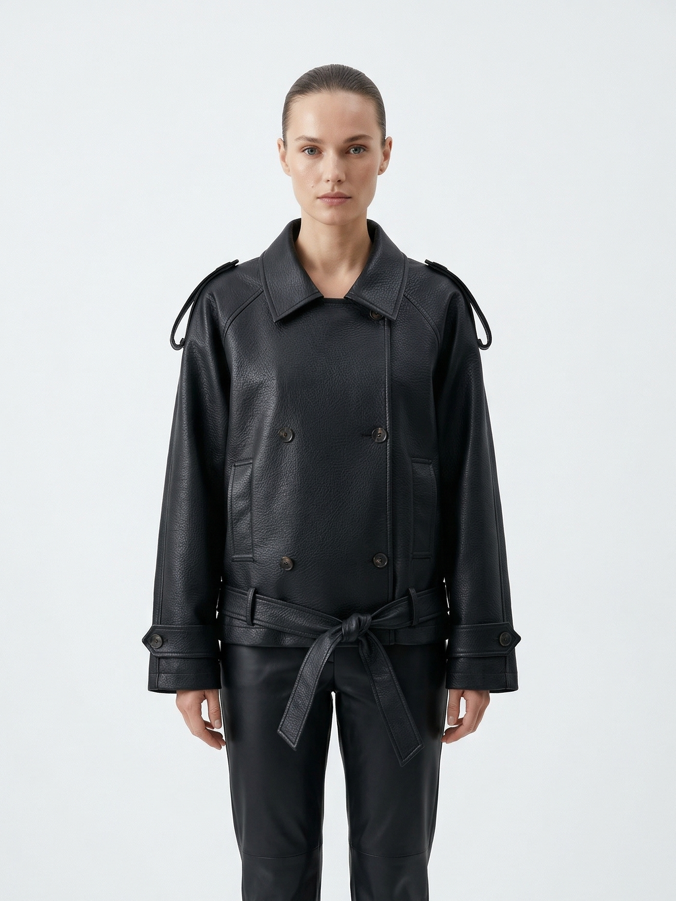 VESTE EN SIMILICUIR À CEINTURE