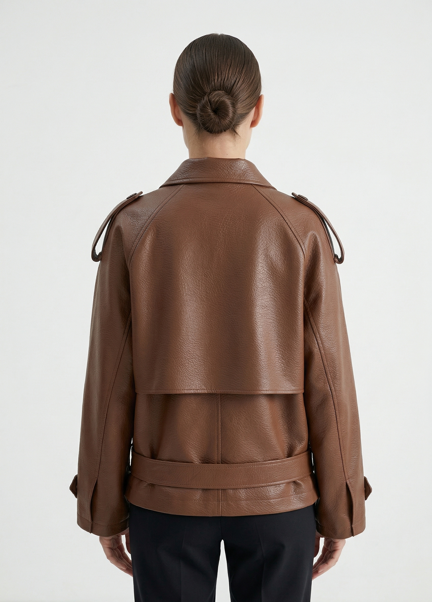 VESTE EN SIMILICUIR À CEINTURE