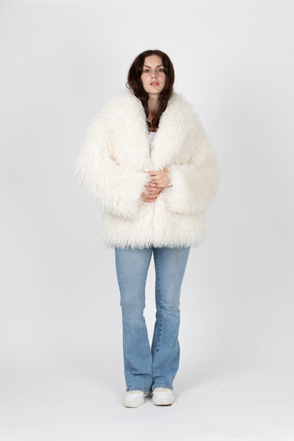 MANTEAU FLUFFY EN FAUSSE FOURRURE