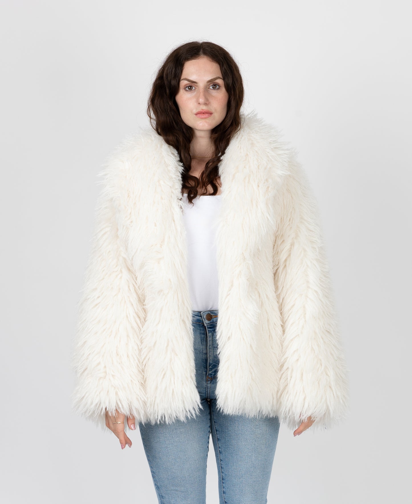 MANTEAU FLUFFY EN FAUSSE FOURRURE