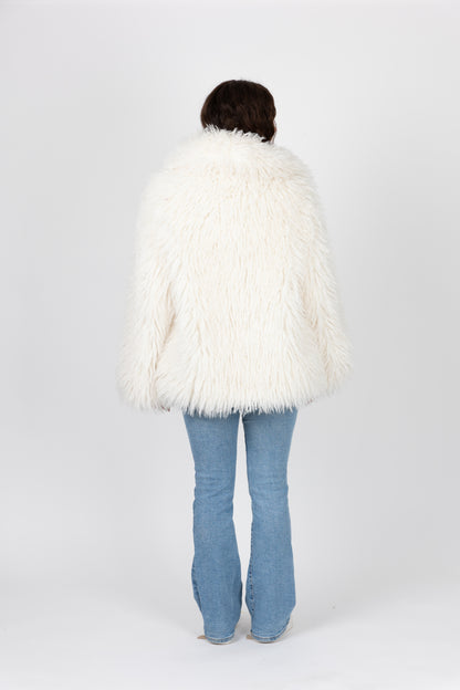 MANTEAU FLUFFY EN FAUSSE FOURRURE