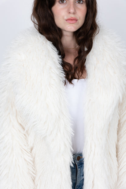 MANTEAU FLUFFY EN FAUSSE FOURRURE
