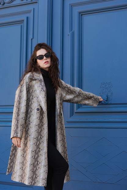 TRENCH EN SIMILICUIR IMPRIMÉ PYTHON