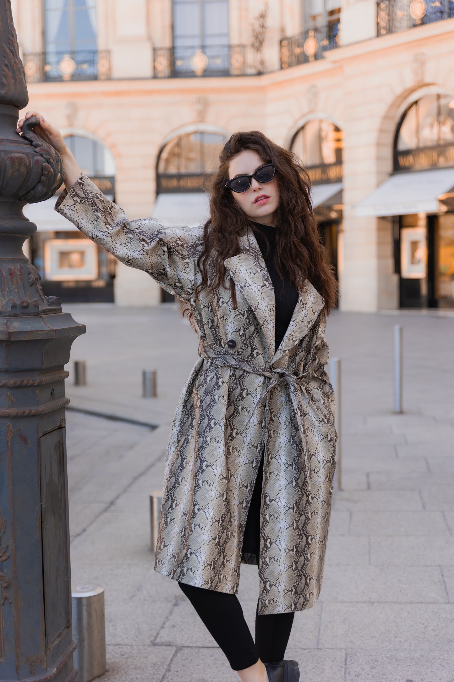 TRENCH EN SIMILICUIR IMPRIMÉ PYTHON