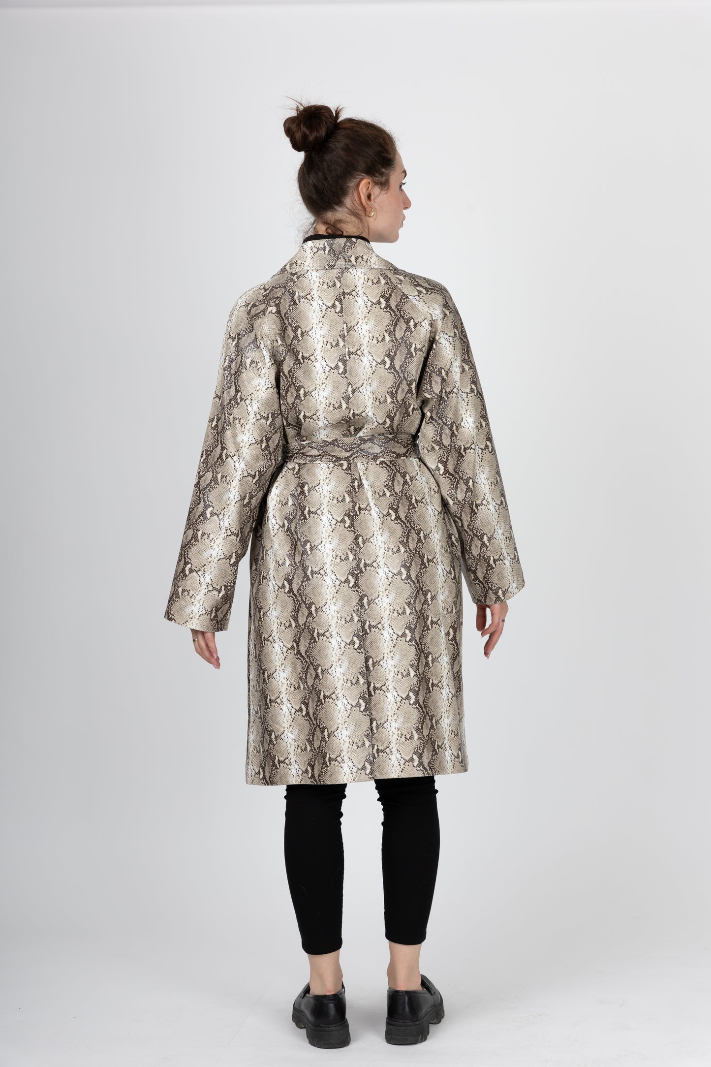 TRENCH EN SIMILICUIR IMPRIMÉ PYTHON