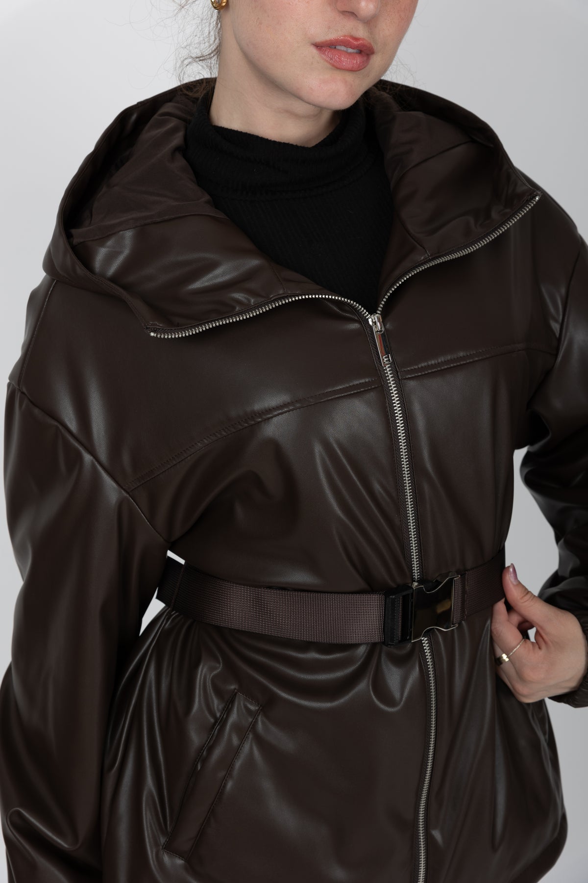 PARKA À CAPUCHE ET CEINTURE EN SIMILI CUIR - K-ZELL PARIS