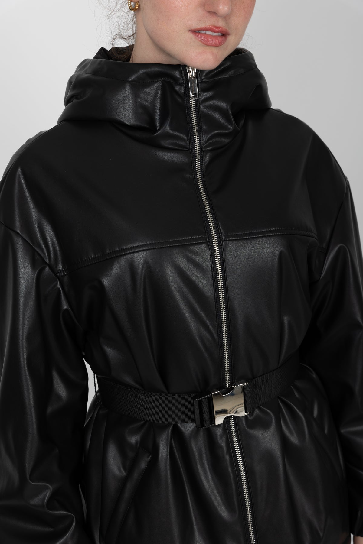 PARKA À CAPUCHE ET CEINTURE EN SIMILI CUIR - K-ZELL PARIS