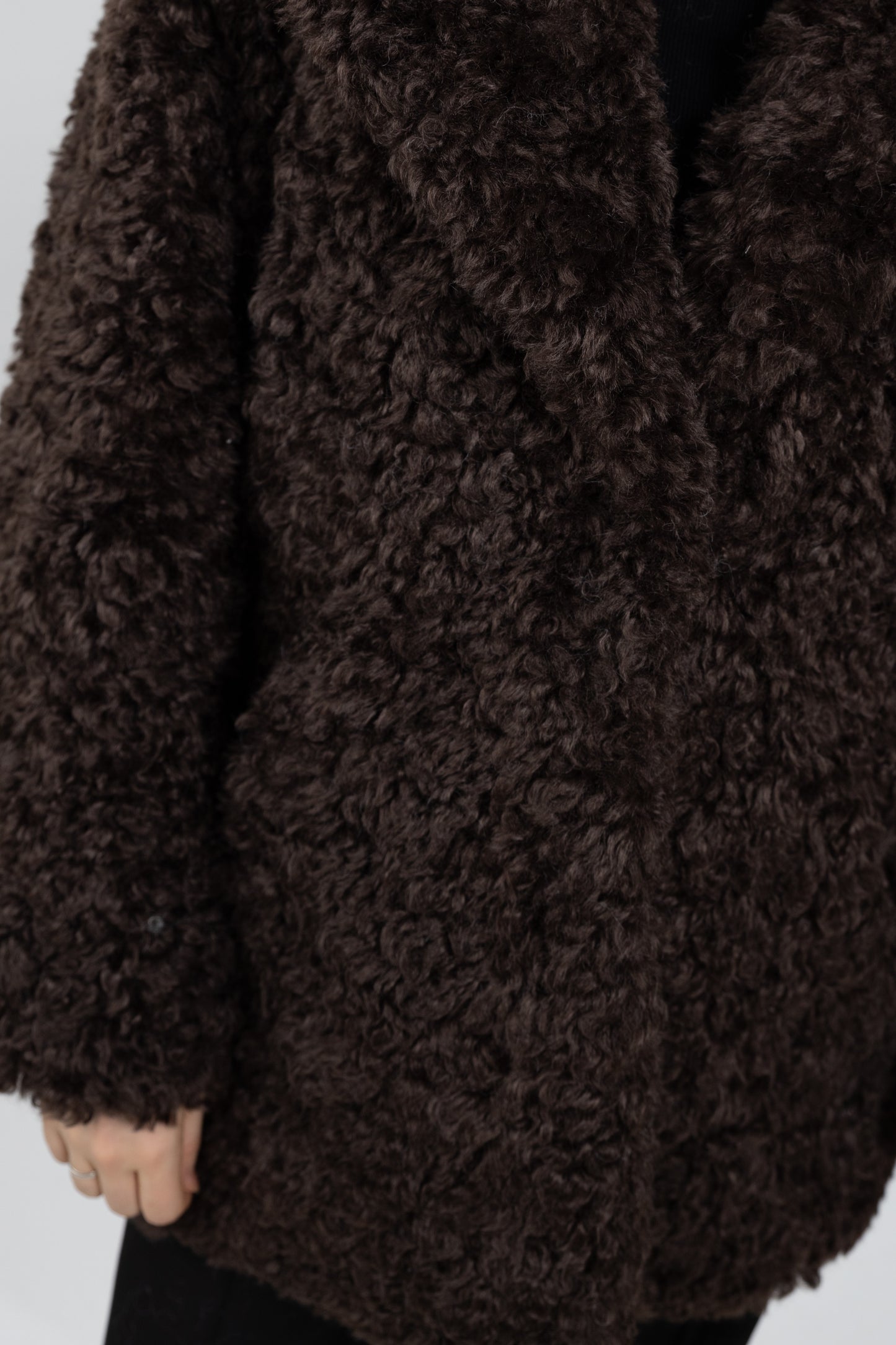 MANTEAU EN FAUSSE FOURRURE MOUTON