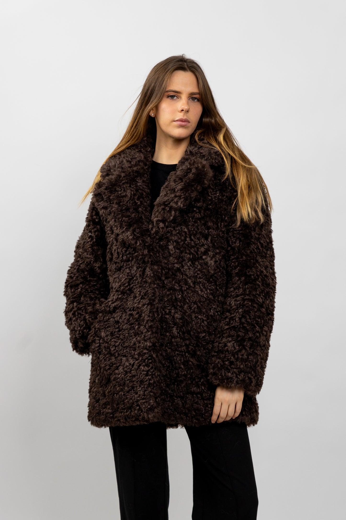 MANTEAU EN FAUSSE FOURRURE MOUTON