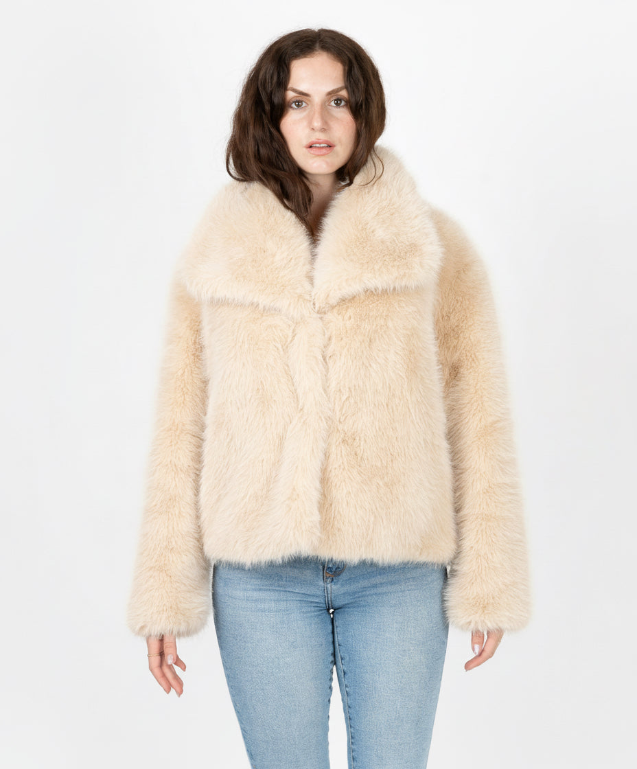 MANTEAU COURT EN FAUSSE FOURRURE