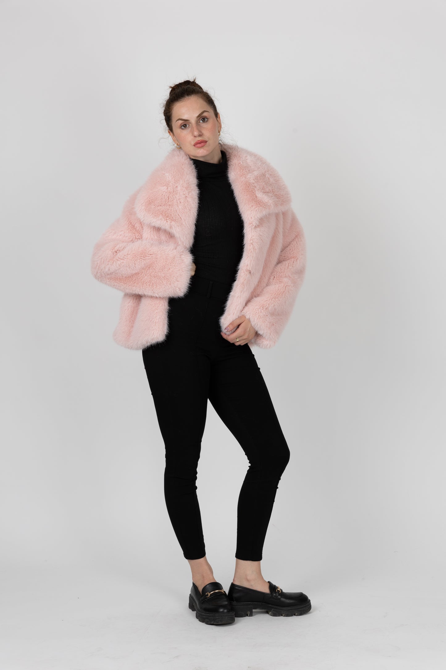 MANTEAU COURT EN FAUSSE FOURRURE