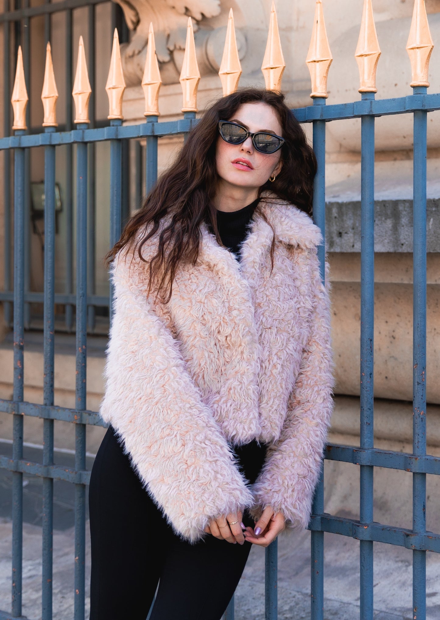 MANTEAU COURT EN FAUSSE FOURRURE MOUTON