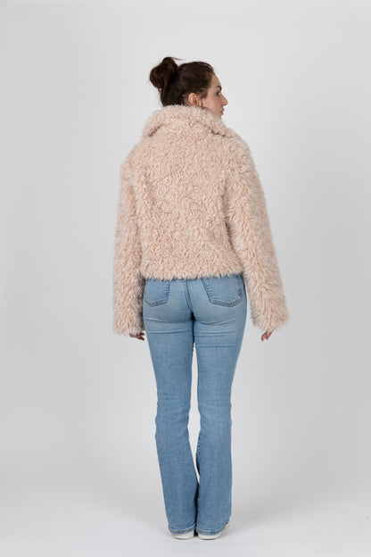 MANTEAU COURT EN FAUSSE FOURRURE MOUTON