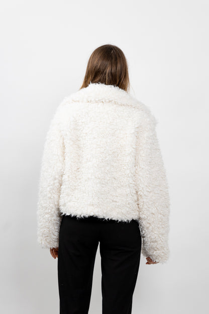 MANTEAU COURT EN FAUSSE FOURRURE MOUTON