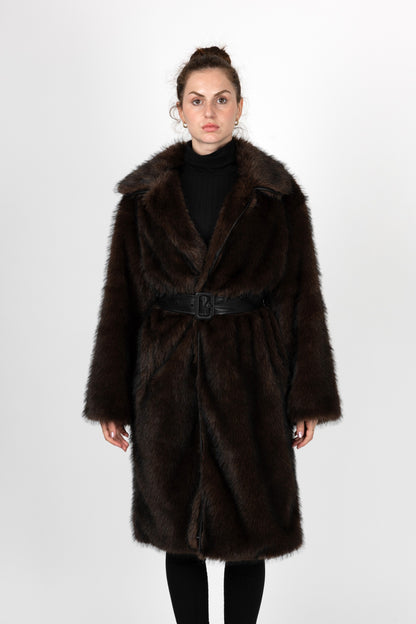 MANTEAU EN FAUSSE FOURRURE AVEC CEINTURE SIMILICUIR
