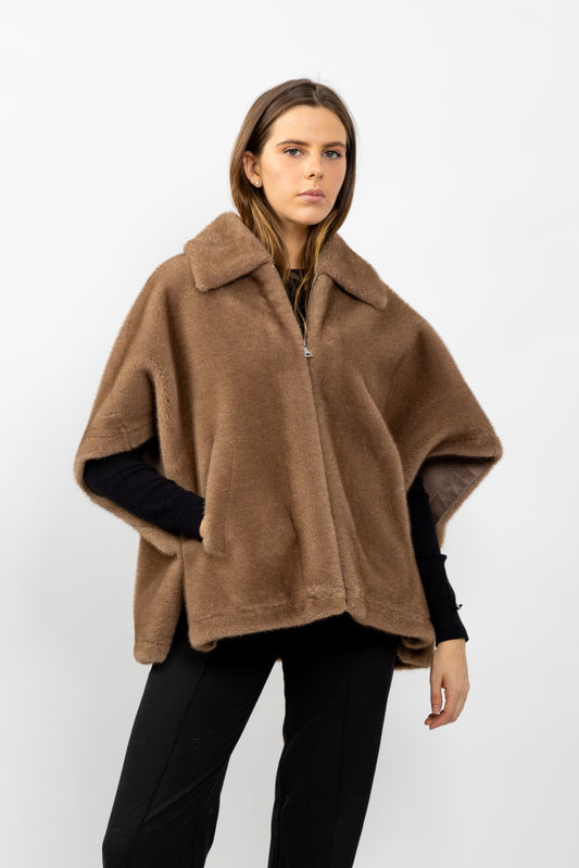 CAPE EN FAUSSE FOURRURE