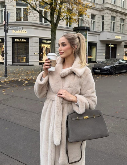 MANTEAU LONG EN FAUSSE FOURRURE A CEINTURE