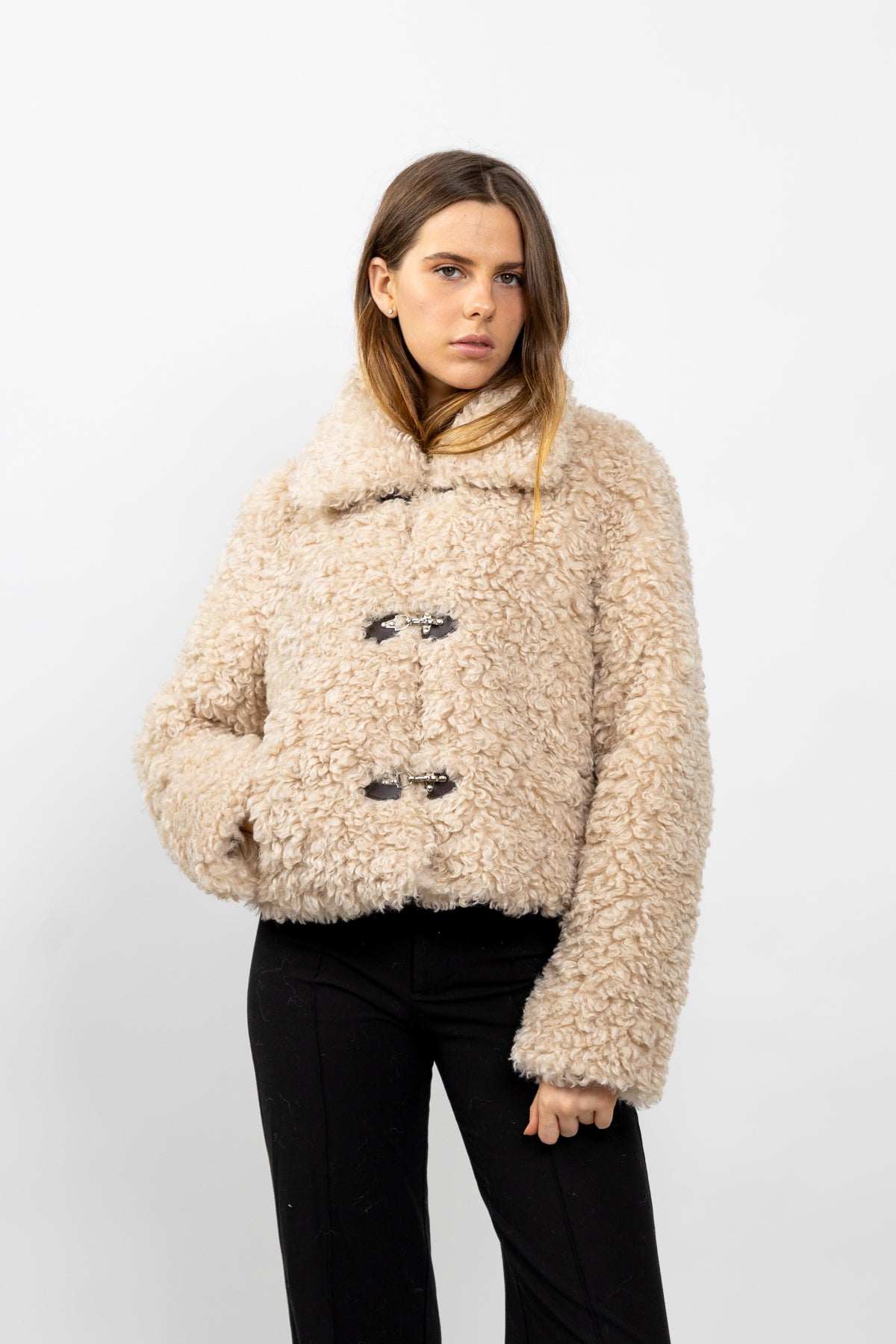 MANTEAU COURT EN FAUSSE FOURRURE MOUTON - K-ZELL PARIS