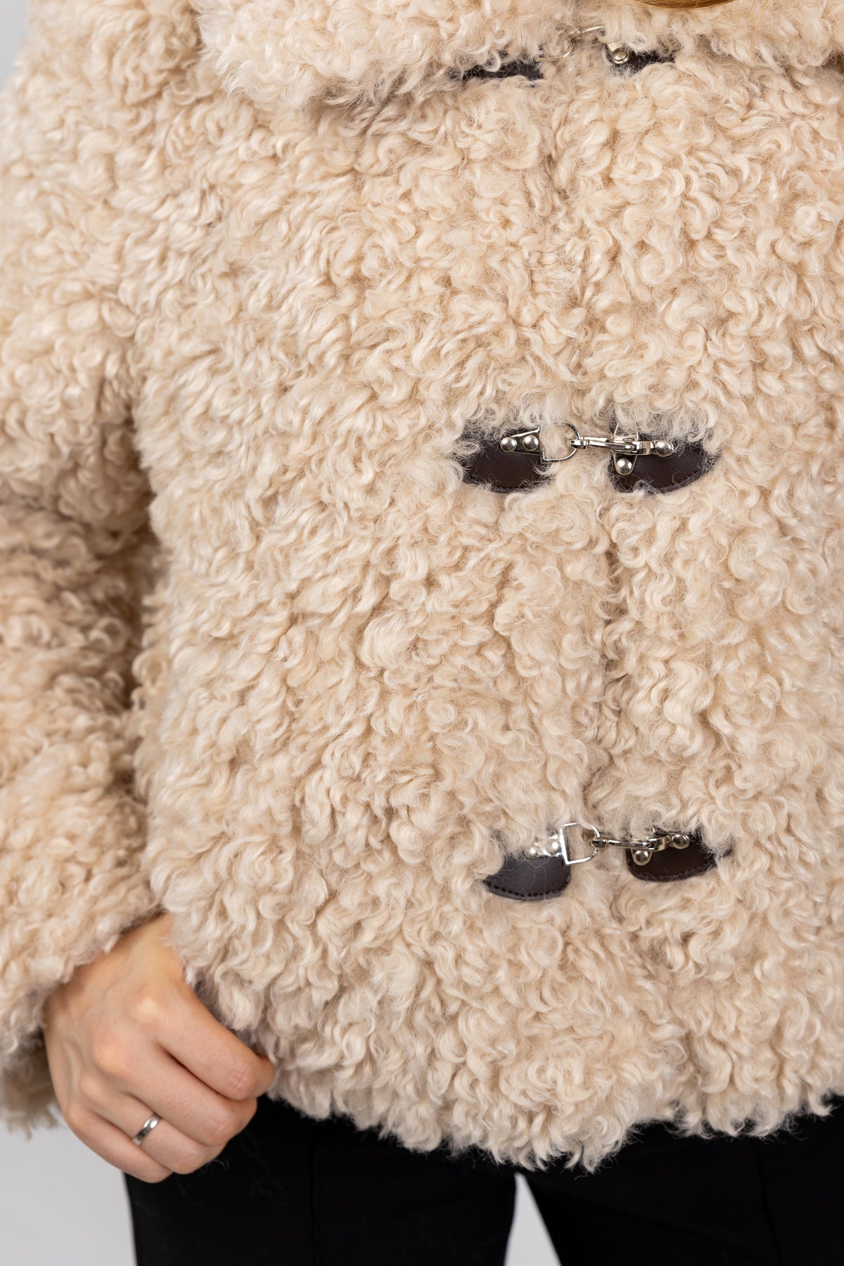 MANTEAU COURT EN FAUSSE FOURRURE MOUTON - K-ZELL PARIS