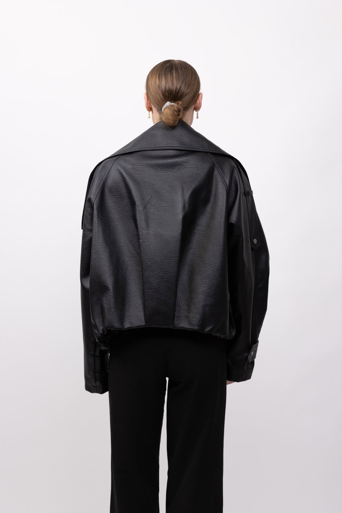 BLOUSON EN SIMILICUIR AVEC COL MONTANT - K-ZELL PARIS