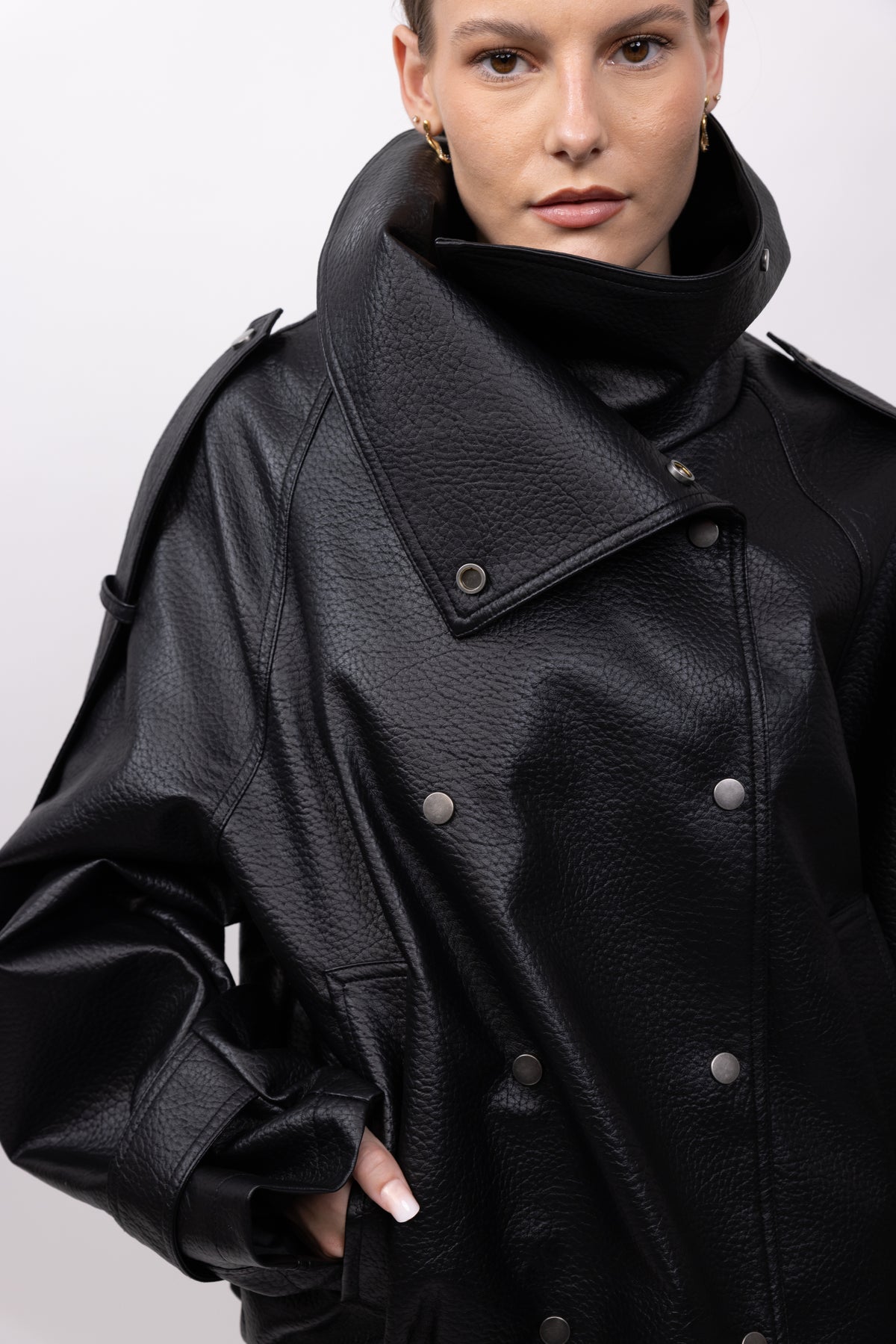 BLOUSON EN SIMILICUIR AVEC COL MONTANT - K-ZELL PARIS